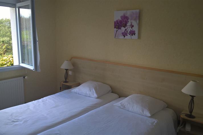 Zwei Einzelbettszimmer mit Gaartensblick Hotel Belle-Vue Fouesnant